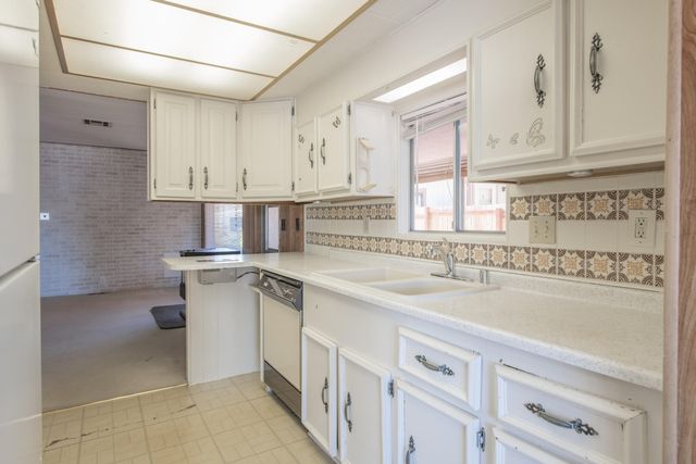 8532 Creek Street NE, Albuquerque, NM 87113