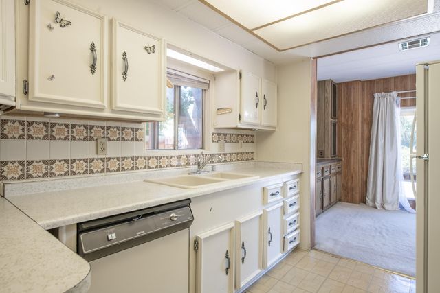 8532 Creek Street NE, Albuquerque, NM 87113