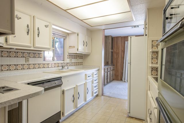8532 Creek Street NE, Albuquerque, NM 87113