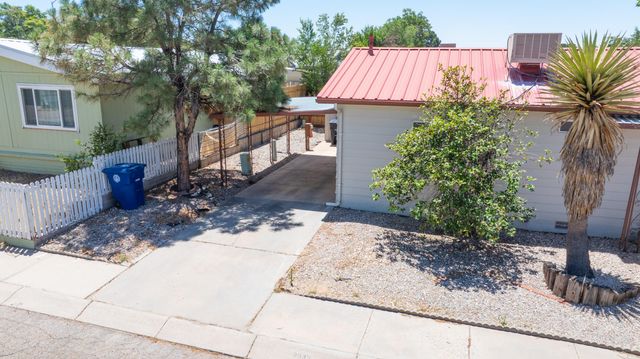 8532 Creek Street NE, Albuquerque, NM 87113