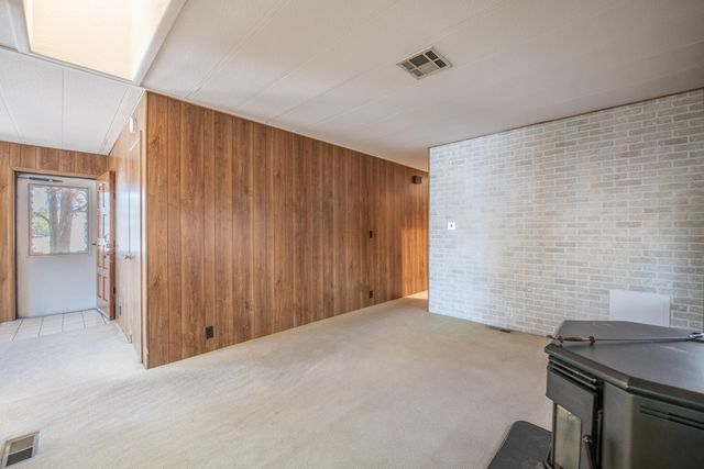 8532 Creek Street NE, Albuquerque, NM 87113