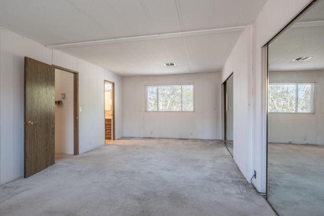 8532 Creek Street NE, Albuquerque, NM 87113