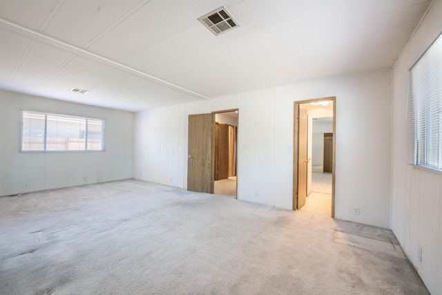 8532 Creek Street NE, Albuquerque, NM 87113