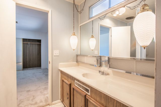 8532 Creek Street NE, Albuquerque, NM 87113