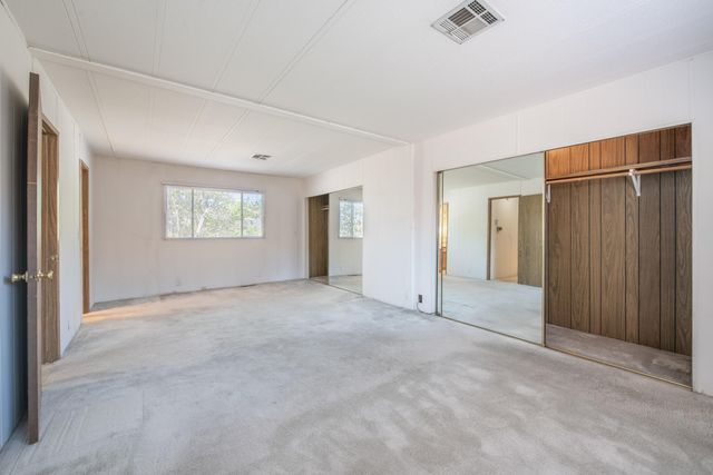 8532 Creek Street NE, Albuquerque, NM 87113