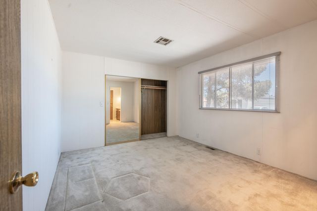 8532 Creek Street NE, Albuquerque, NM 87113