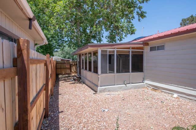 8532 Creek Street NE, Albuquerque, NM 87113