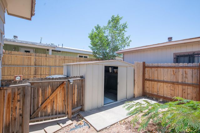 8532 Creek Street NE, Albuquerque, NM 87113
