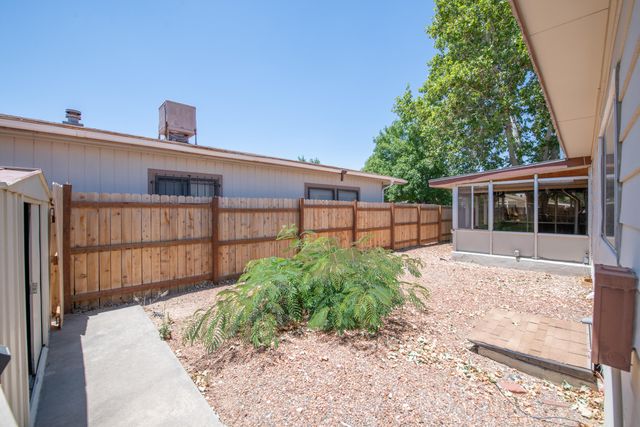 8532 Creek Street NE, Albuquerque, NM 87113