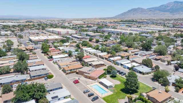 8532 Creek Street NE, Albuquerque, NM 87113