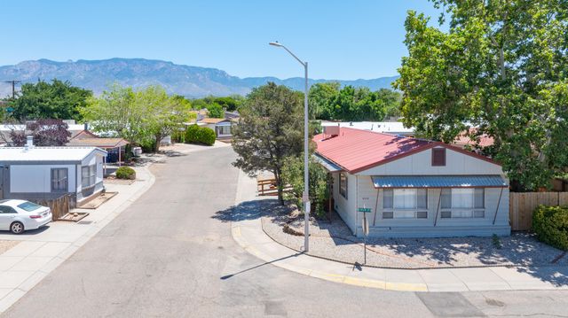 8532 Creek Street NE, Albuquerque, NM 87113