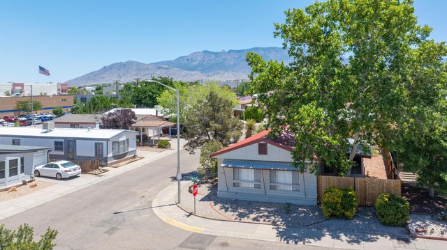 8532 Creek Street NE, Albuquerque, NM 87113