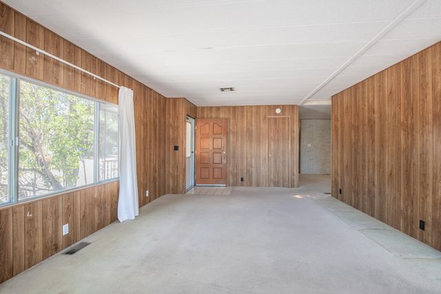 8532 Creek Street NE, Albuquerque, NM 87113