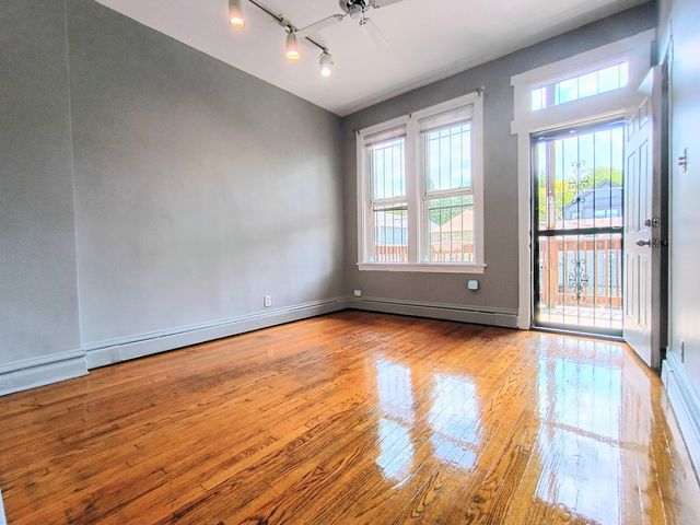 1911 W Belmont Avenue 2R, Chicago, IL 60657