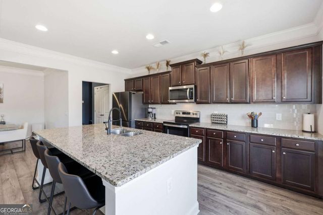 199 Laurel Cove Drive, Hoschton, GA 30548