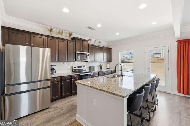 199 Laurel Cove Drive, Hoschton, GA 30548