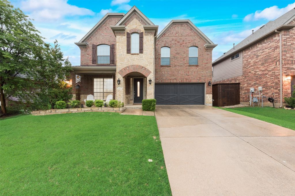 305 Blythe Bridge Drive, Roanoke, TX 76262