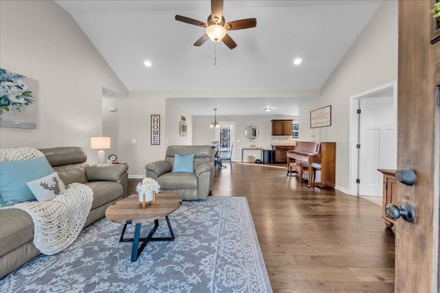 1554 S Spring St, Manchester, TN 37355