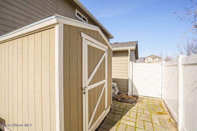 1688 W Umpqua CT, Post Falls, ID 83854