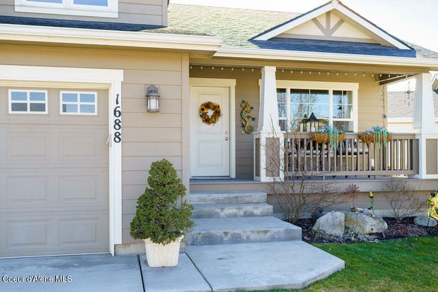 1688 W Umpqua CT, Post Falls, ID 83854