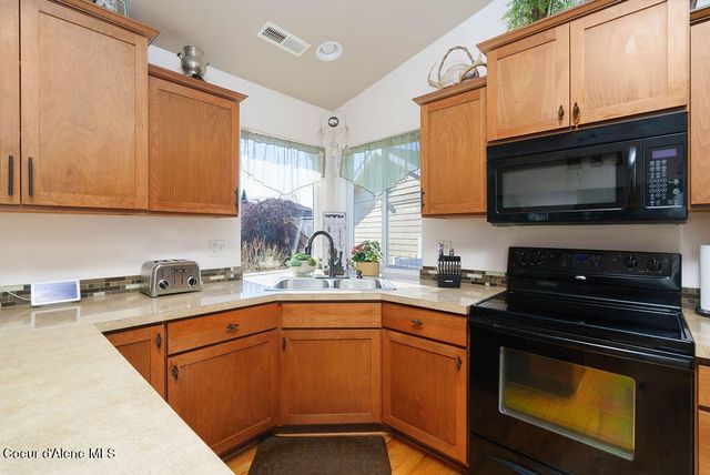 1688 W Umpqua CT, Post Falls, ID 83854