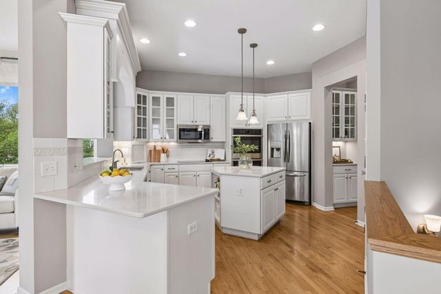 19081 Inndale Drive, Lakeville, MN 55044