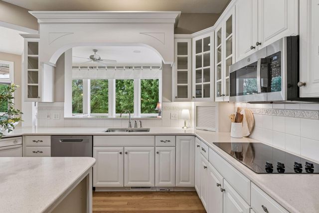 19081 Inndale Drive, Lakeville, MN 55044