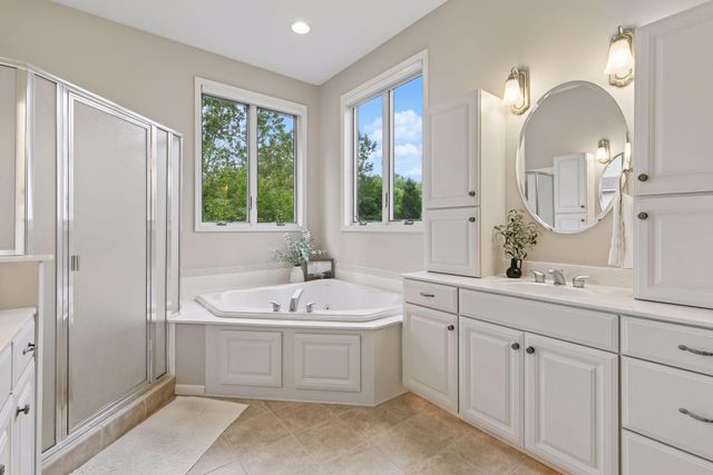 19081 Inndale Drive, Lakeville, MN 55044