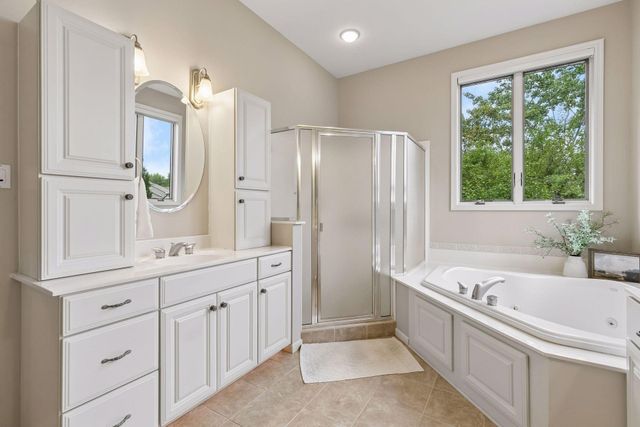 19081 Inndale Drive, Lakeville, MN 55044