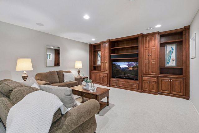19081 Inndale Drive, Lakeville, MN 55044