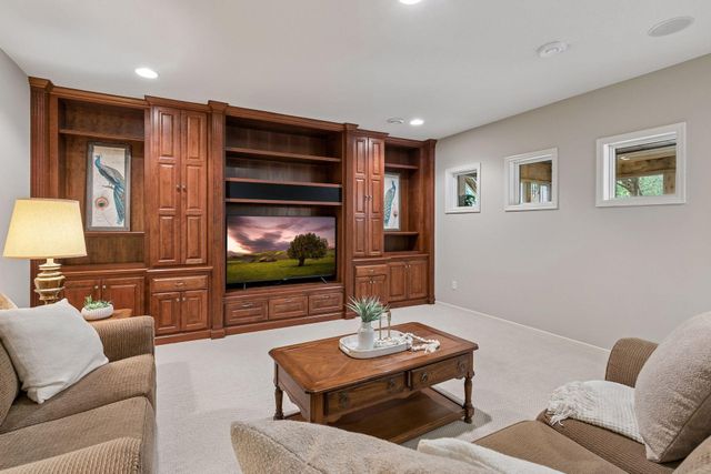 19081 Inndale Drive, Lakeville, MN 55044