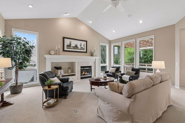 19081 Inndale Drive, Lakeville, MN 55044