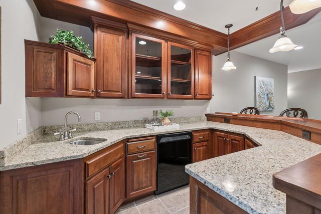 19081 Inndale Drive, Lakeville, MN 55044
