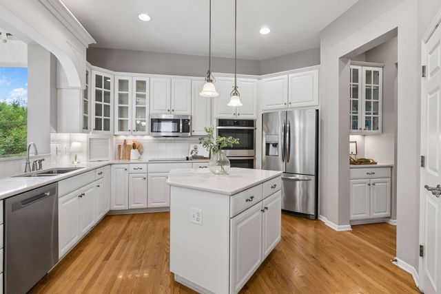 19081 Inndale Drive, Lakeville, MN 55044