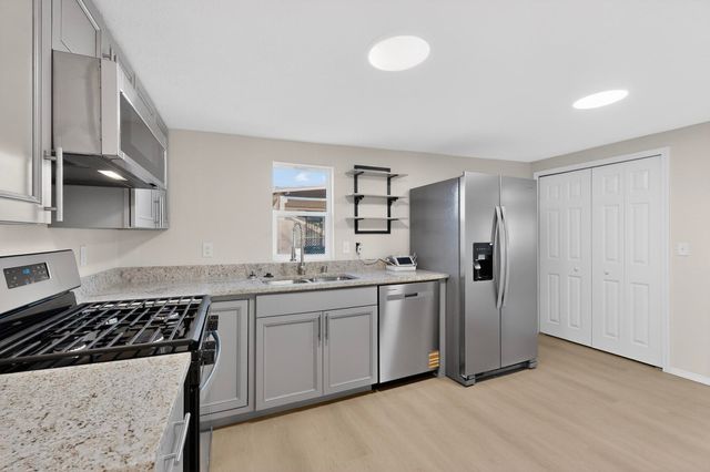 459 60th Street NW, Albuquerque, NM 87105