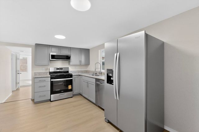 459 60th Street NW, Albuquerque, NM 87105