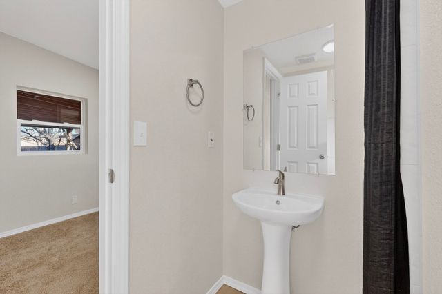 459 60th Street NW, Albuquerque, NM 87105