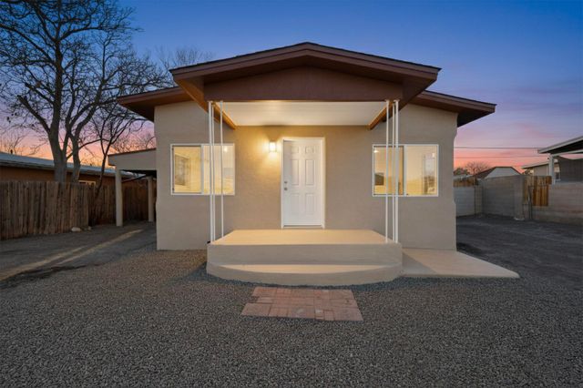 459 60th Street NW, Albuquerque, NM 87105