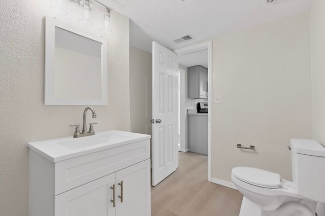 459 60th Street NW, Albuquerque, NM 87105