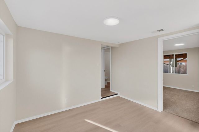 459 60th Street NW, Albuquerque, NM 87105