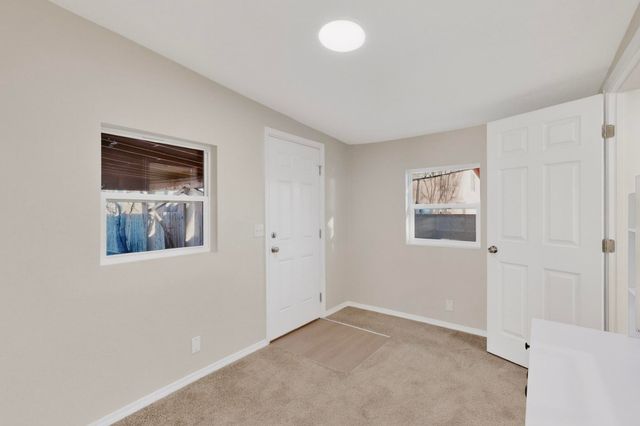 459 60th Street NW, Albuquerque, NM 87105