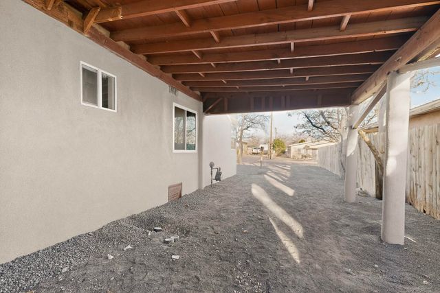 459 60th Street NW, Albuquerque, NM 87105