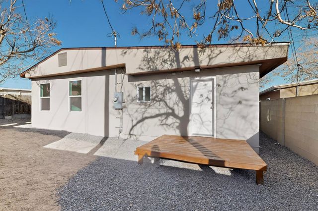 459 60th Street NW, Albuquerque, NM 87105