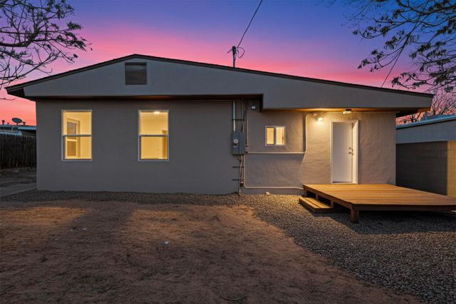 459 60th Street NW, Albuquerque, NM 87105