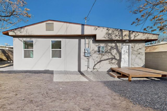 459 60th Street NW, Albuquerque, NM 87105