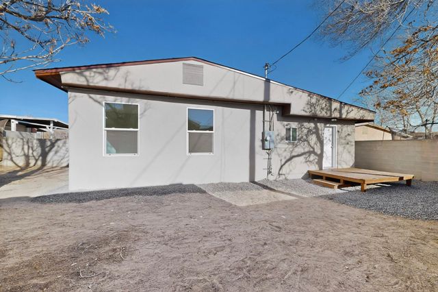 459 60th Street NW, Albuquerque, NM 87105