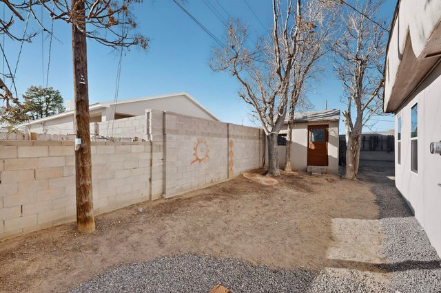 459 60th Street NW, Albuquerque, NM 87105
