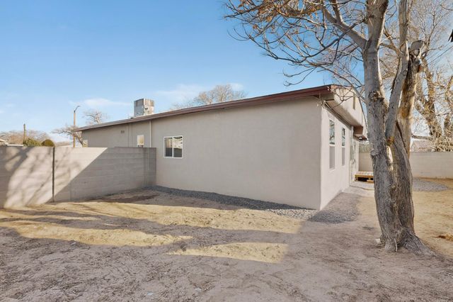 459 60th Street NW, Albuquerque, NM 87105