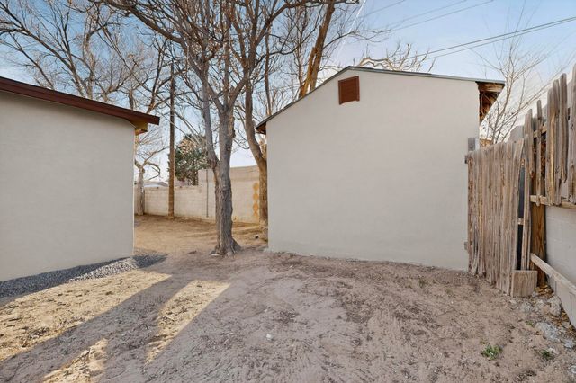 459 60th Street NW, Albuquerque, NM 87105