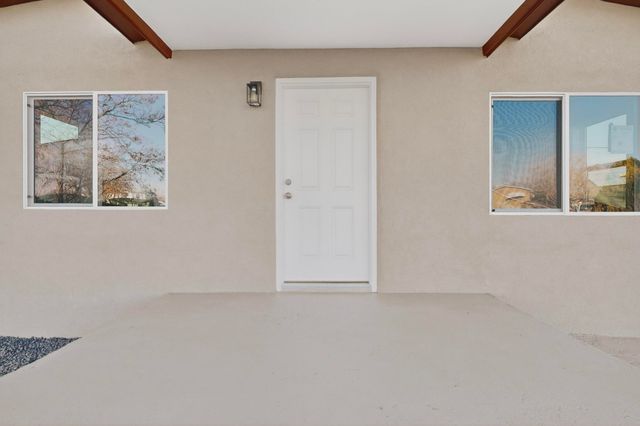 459 60th Street NW, Albuquerque, NM 87105